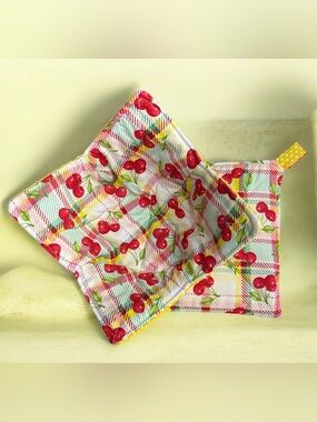 Hand Crafted Cherry Plaid Quilted Bowl Cozy & Pot Holder Set (v)